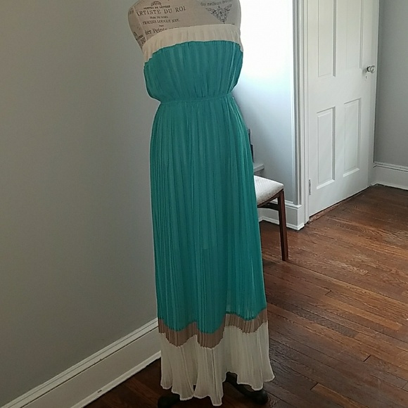 Dresses & Skirts - Strapless maxi dress